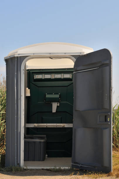 Portable Toilet Options We Offer in Dilley, TX